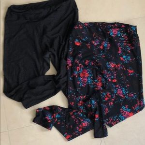 Two TX LulaRoe leggings.